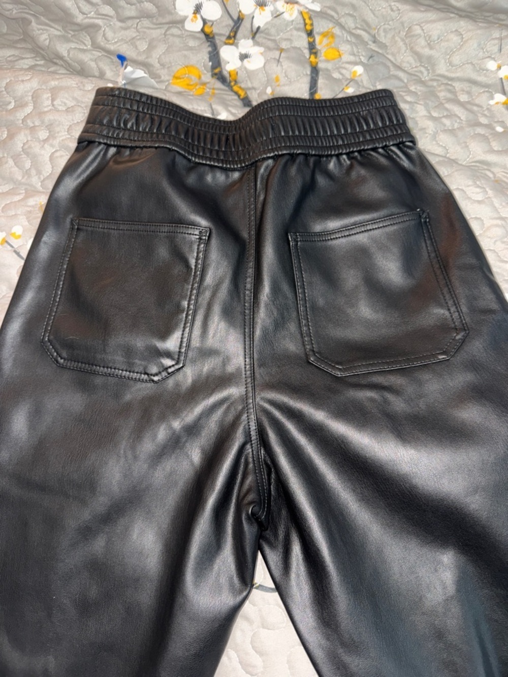 Zara Black Faux Leather Cropped Cargo Pants - Picture 6 of 11